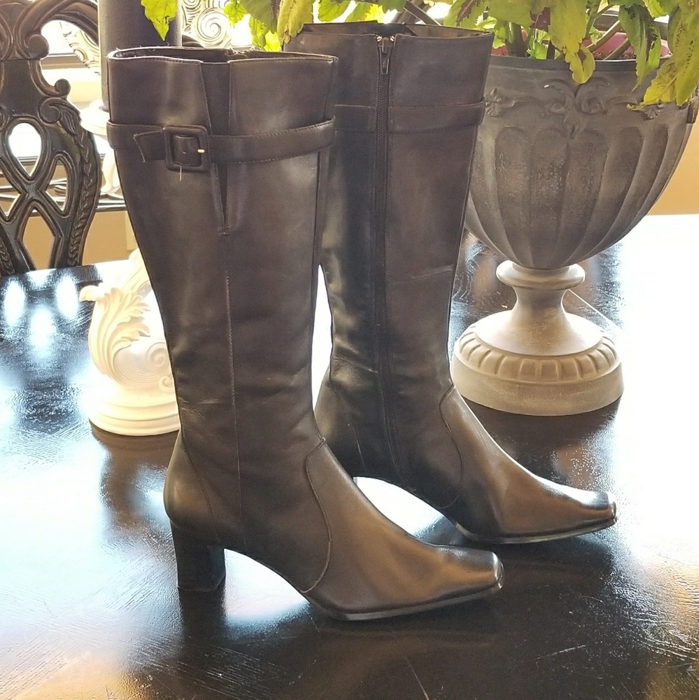 Anne Klein Black Leather Heeled Boots 8.5M - Picture 2 of 9